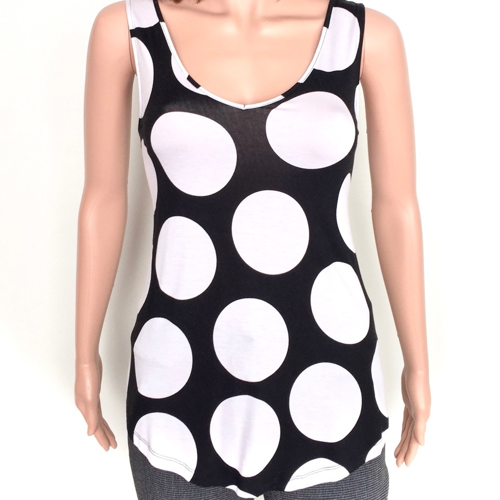 ❌SOLD❌SM•CUPIO•B&W POLKA DOT SLEEVELESS TOP• - Picture 1 of 4